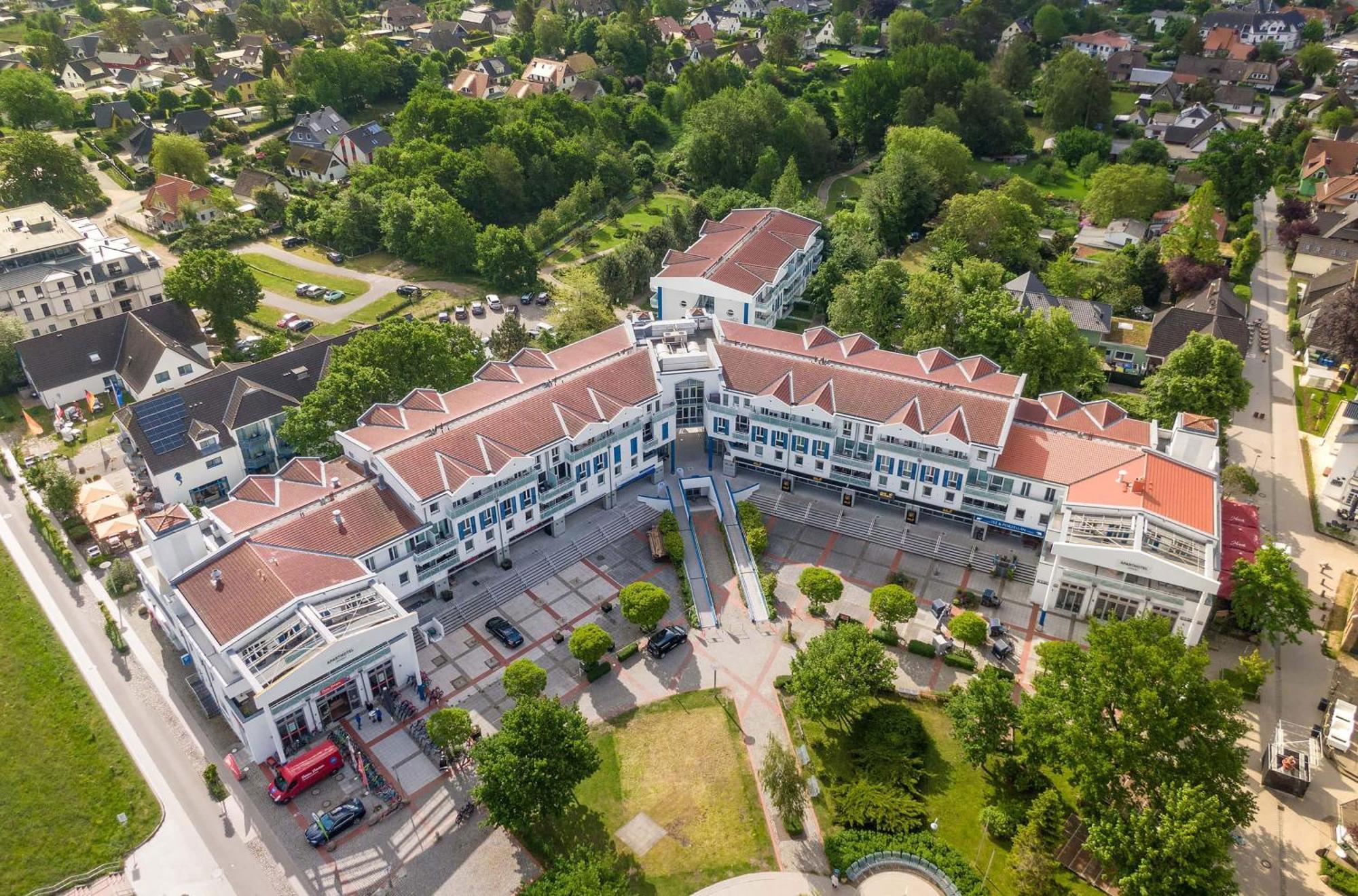 Krosse Krabbe An Der Seebruecke Zingst Esterno foto